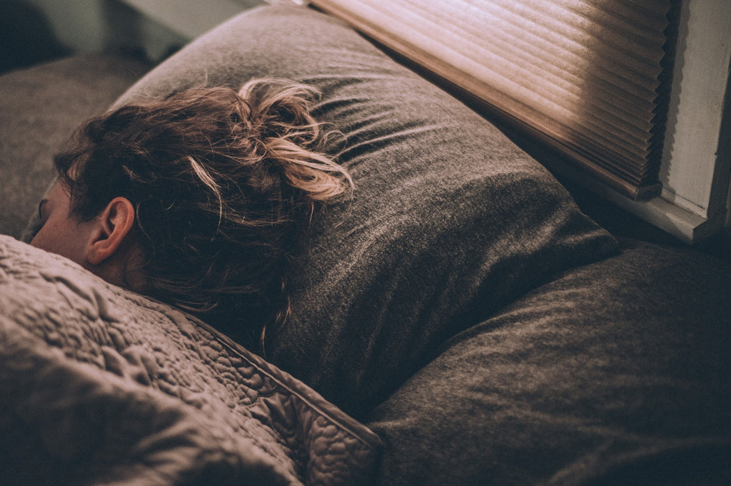 いびきや腰痛を防止する枕や布団の選び方・使い方は？睡眠中のお悩みを解決！